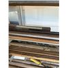 Image 3 : ALL METAL ON SHELVE #3 1/2-1" STEEL ROUND BAR APPROX 20 +/-, AND SQUARE STOCK 2"