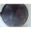 Image 8 : FIVE CAST IRON PANS, TWO CAST ALUMINIUM PANS,