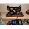 Image 1 : SINGER (IN WOOD CASE) SEWING MACHINE\