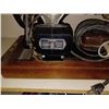 Image 2 : SINGER (IN WOOD CASE) SEWING MACHINE\