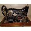 Image 3 : SINGER (IN WOOD CASE) SEWING MACHINE\