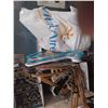 Image 2 : BISSELL PROMAX WET/DRY VACCUUM, TWO BOXES OF HANGERS