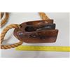 Image 8 : Wooden Block and Tackle