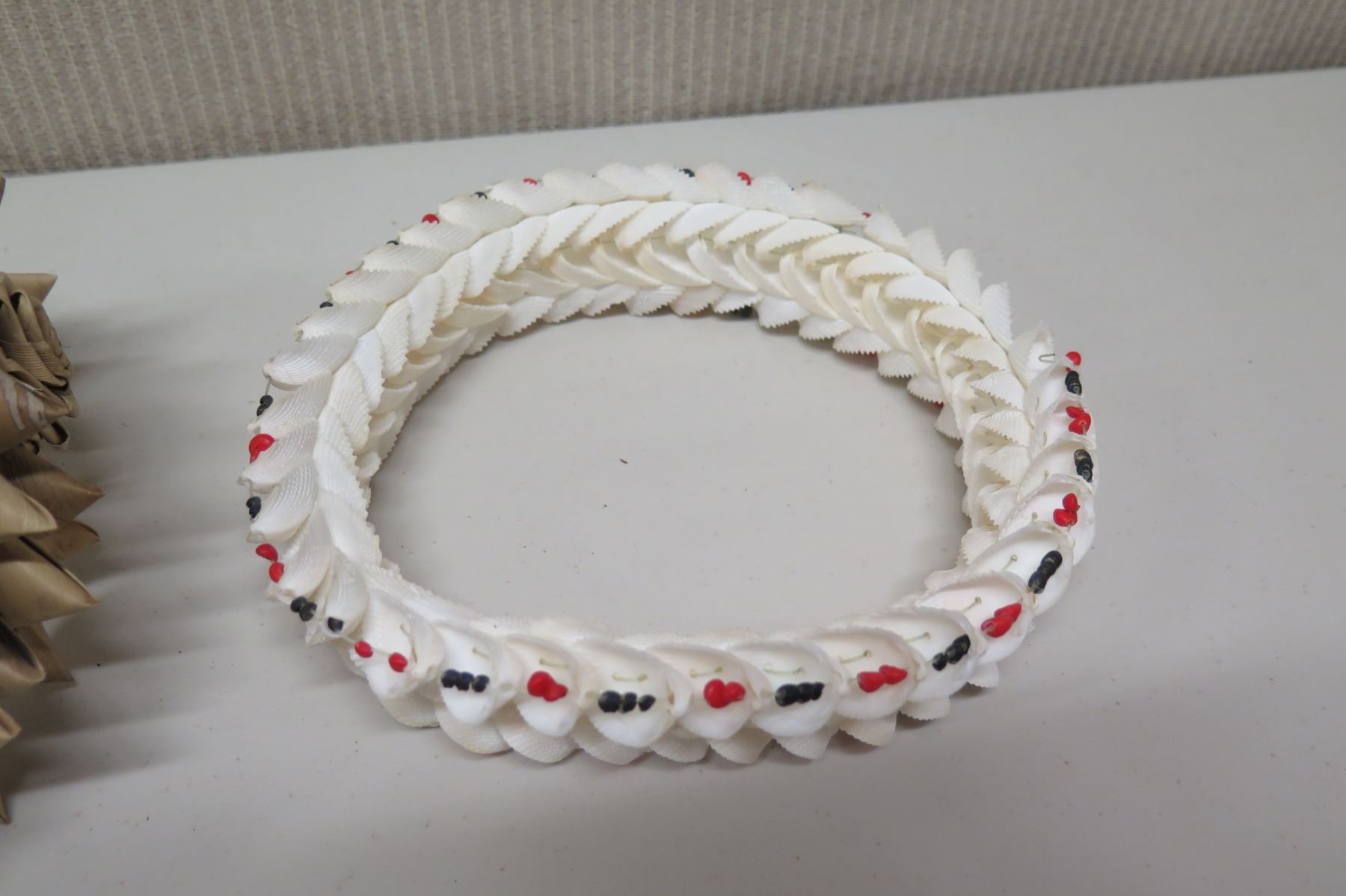 Shell Lei, Haku Shell Lei & Woven Lauhala Haku Lei - Oahu Auctions