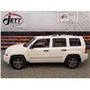 Image 19 : A12D --  2008 JEEP PATRIOT LTD 4X4, White, 228252 KM  "NO RESERVE"