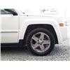Image 29 : A12D --  2008 JEEP PATRIOT LTD 4X4, White, 228252 KM  "NO RESERVE"