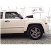 Image 30 : A12D --  2008 JEEP PATRIOT LTD 4X4, White, 228252 KM  "NO RESERVE"