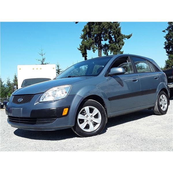 E3 --  2008 KIA RIO 5 SX, Grey, 186477 KM