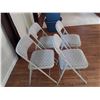 Image 2 : 4 folding chairs