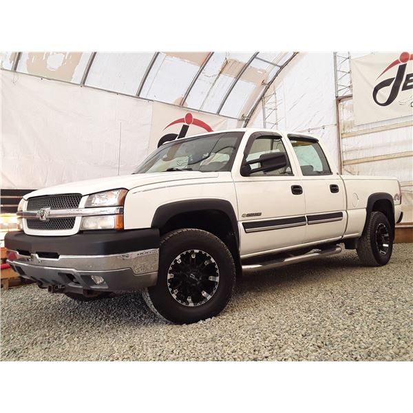 A7 --  2003 CHEVROLET SILVERADO 2500 HD CREW CAB 4X4, White, 362948 KM