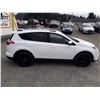 Image 13 : A9--  2017 TOYOTA RAV-4 AWD, White, 281 686 KM "NO RESERVE"