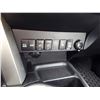 Image 54 : A9--  2017 TOYOTA RAV-4 AWD, White, 281 686 KM "NO RESERVE"