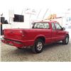 Image 10 : D1 --  2001 GMC SONOMA 4X4, Red, 157624 MILES