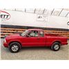 Image 17 : D1 --  2001 GMC SONOMA 4X4, Red, 157624 MILES