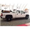 Image 12 : A7 --  2004 CHEVROLET SILVERADO 2500 4X4, White, 178 719 KM    "NO RESERVE"