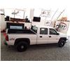 Image 13 : A7 --  2004 CHEVROLET SILVERADO 2500 4X4, White, 178 719 KM    "NO RESERVE"
