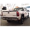 Image 16 : A7 --  2004 CHEVROLET SILVERADO 2500 4X4, White, 178 719 KM    "NO RESERVE"