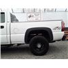 Image 28 : A7 --  2004 CHEVROLET SILVERADO 2500 4X4, White, 178 719 KM    "NO RESERVE"