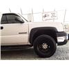 Image 34 : A7 --  2004 CHEVROLET SILVERADO 2500 4X4, White, 178 719 KM    "NO RESERVE"