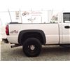 Image 36 : A7 --  2004 CHEVROLET SILVERADO 2500 4X4, White, 178 719 KM    "NO RESERVE"