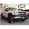 Image 7 : A7 --  2004 CHEVROLET SILVERADO 2500 4X4, White, 178 719 KM    "NO RESERVE"