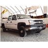 Image 8 : A7 --  2004 CHEVROLET SILVERADO 2500 4X4, White, 178 719 KM    "NO RESERVE"