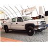 Image 9 : A7 --  2004 CHEVROLET SILVERADO 2500 4X4, White, 178 719 KM    "NO RESERVE"