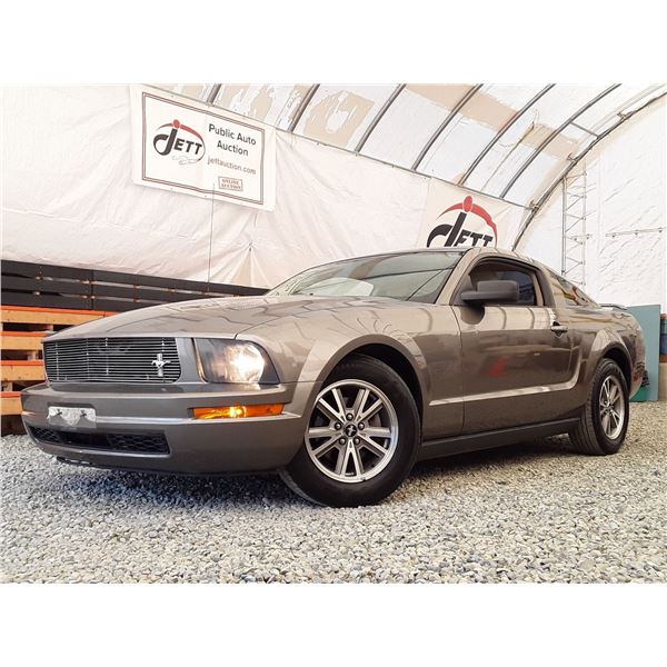 H5 --  2005 FORD MUSTANG, Grey, 216 863 KM's
