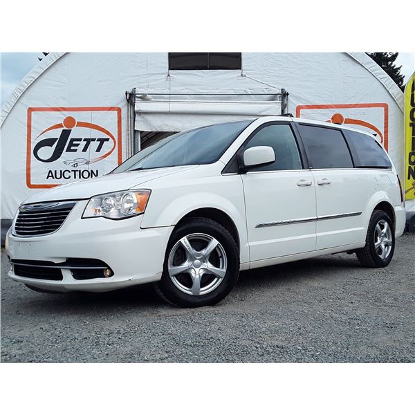 D4 --  2013 CHRYSLER TOWN & COUNTRY TOURING, White, 181216 KM