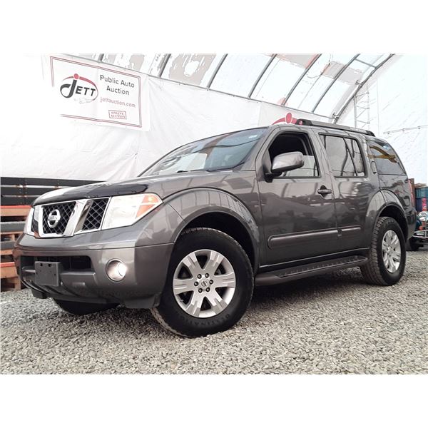 D5 --  2006 NISSAN PATHFINDER LE 4X4 , Grey, 150,998 MILES KM