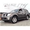 Image 1 : D5 --  2006 NISSAN PATHFINDER LE 4X4 , Grey, 150,998 MILES KM