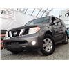 Image 3 : D5 --  2006 NISSAN PATHFINDER LE 4X4 , Grey, 150,998 MILES KM