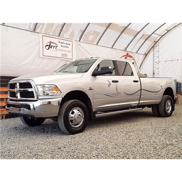 0A -- 2016 DODGE RAM 3500 SLT CREW CAB 4X4, Silver, 151132 KM