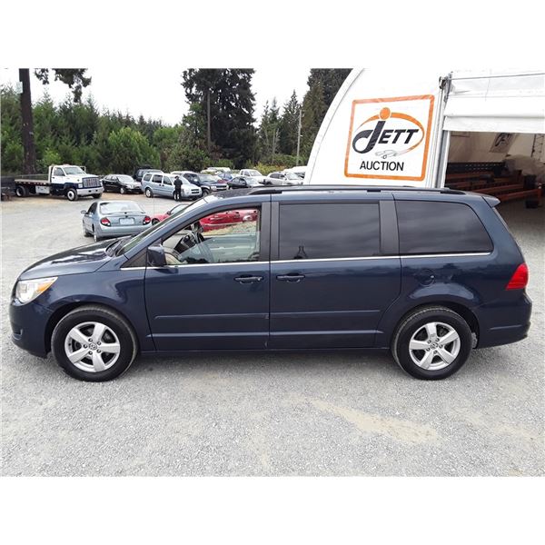 D1 --  2009 VW ROUTAN SE, Black, 220662 KM