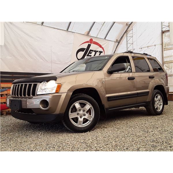 E1 --  2006 JEEP GRAND CHEROKEE LAREDO 4X4, Brown, 269156 KM