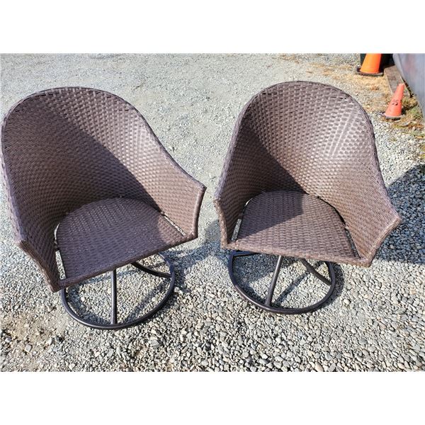 Set of 2 plastic wicker like outdoor chairs