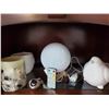 Image 2 : 2 shelves of household Deco