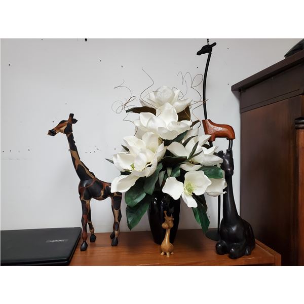 Dogwood artificial plant and 3 giraffes