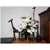 Image 1 : Dogwood artificial plant and 3 giraffes