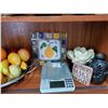 Image 3 : kitchen deco and weight watchers scale