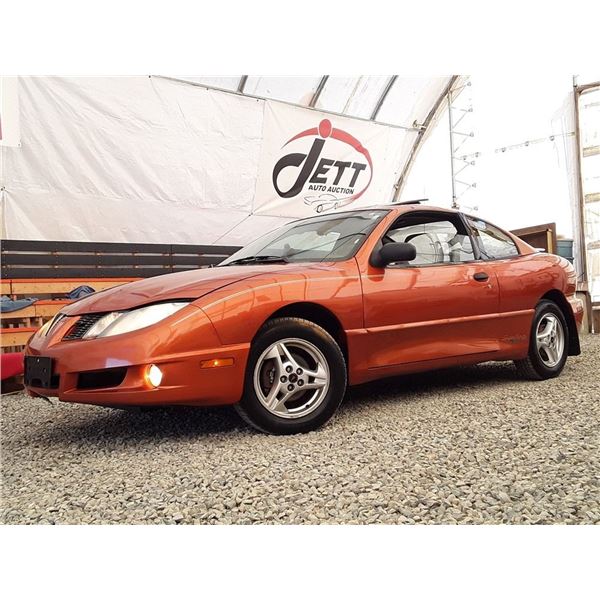 B2 --  2005 PONTIAC SUNFIRE , Orange, 181489 KM