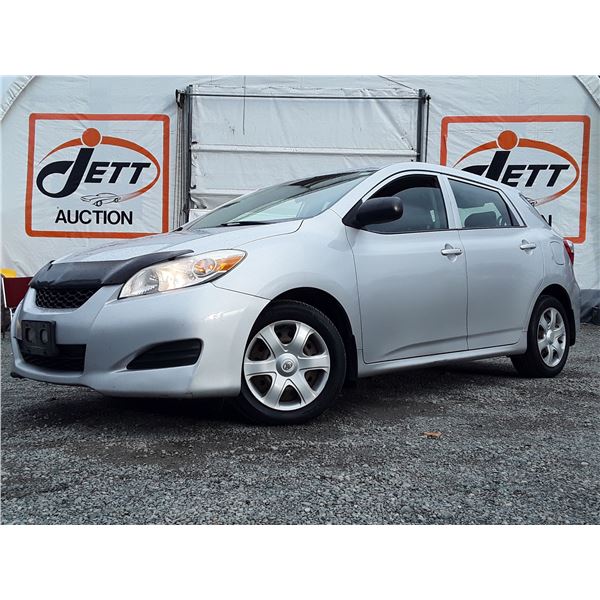 C6 --  2009 TOYOTA MATRIX , Silver, 289605 KM