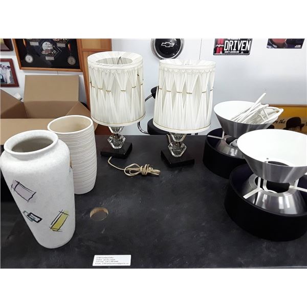 Lot of two table lamps Vases & More (Box 9)