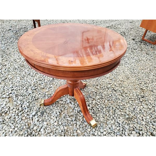 Round Pedestal table