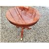Image 2 : Round Pedestal table