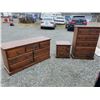 Image 1 : 4 piece Set of bedroom Dressers