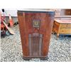 Image 1 : Walnut cased floor standing General Electric antique radio