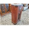 Image 2 : Walnut cased floor standing General Electric antique radio