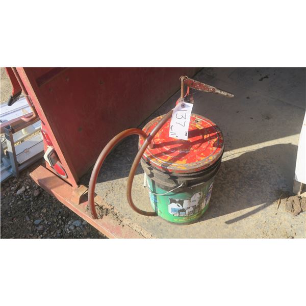 5 gal pail with pail hand pump