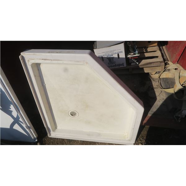 white 39' corner shower pan